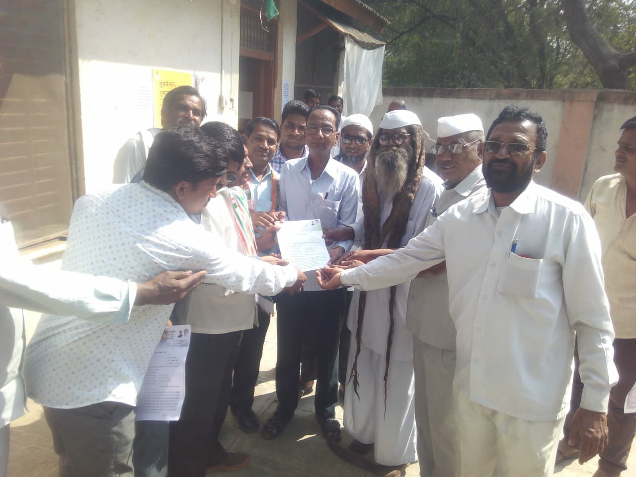 प्रदेश की स्वास्थ्य सेवा को लेकर कांग्रेसी कार्यकर्ताओं ने दिया ज्ञापन, दी अनशन की चेतावनी | New India Times