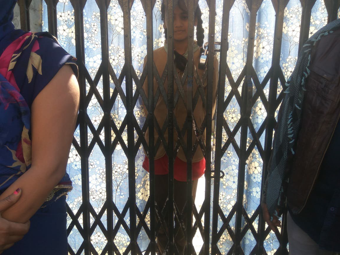 आक्रोशित महिलाओं ने शराबियों को खदेड़ कर कलारी में जड़ा ताला, मौक़े पर एसडीएम व पुलिस पहुंची | New India Times