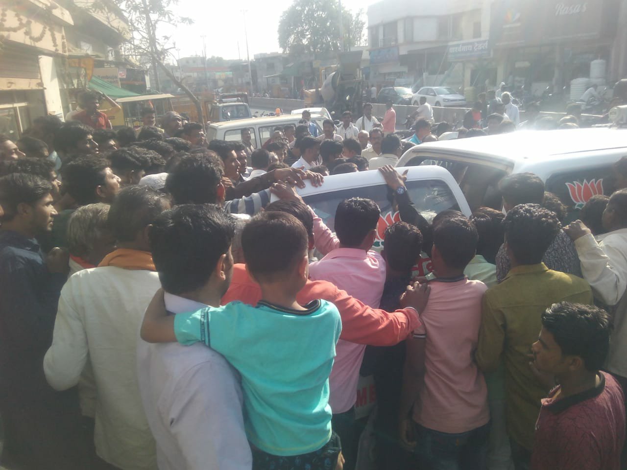 जामनेर में बदमाशों के हौसले बुलंद, अलग- अलग वारदातों में लुटेरों ने दो लाख रुपये तक के जेवरात पर किया हाथ साफ | New India Times