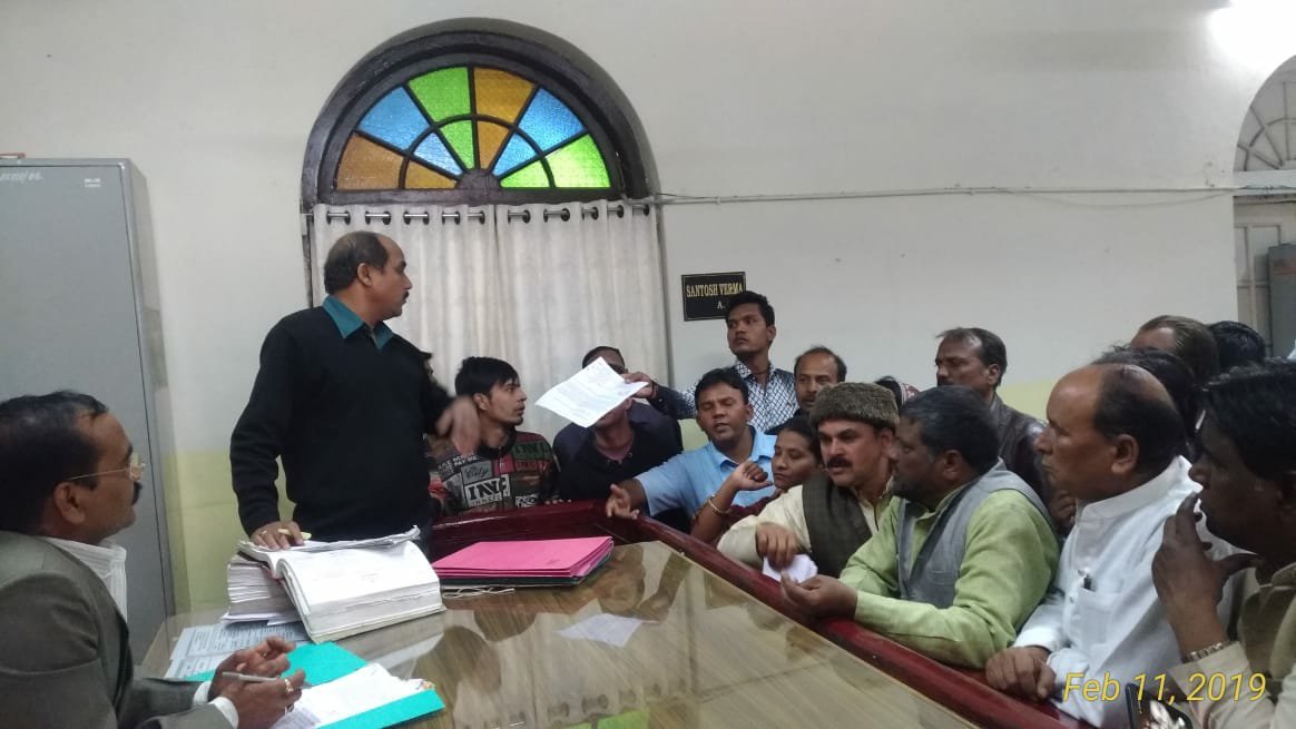 आबकारी अधिकारियों ने पुलिस की मदद से बोगद पुल कलारी का तोड़ा ताला, नाराज रहवासियों ने एडीएम को सौंपा ज्ञापन | New India Times