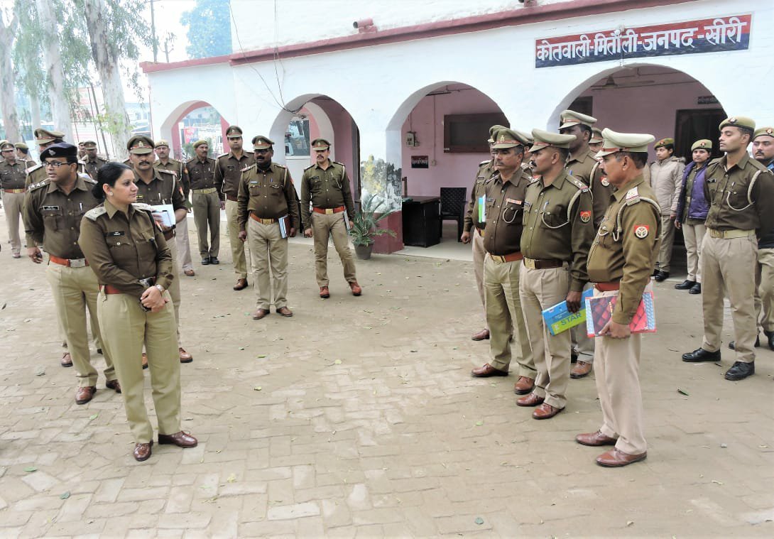 पुलिस अधीक्षक द्वारा सर्किल मितौली के तीनों थानों मितौली, मैगलगंज व नीमगांव के समस्त विवेचकों का आदेश कक्ष के दौरान लंबित विवेचनाओं की गयी समीक्षा | New India Times