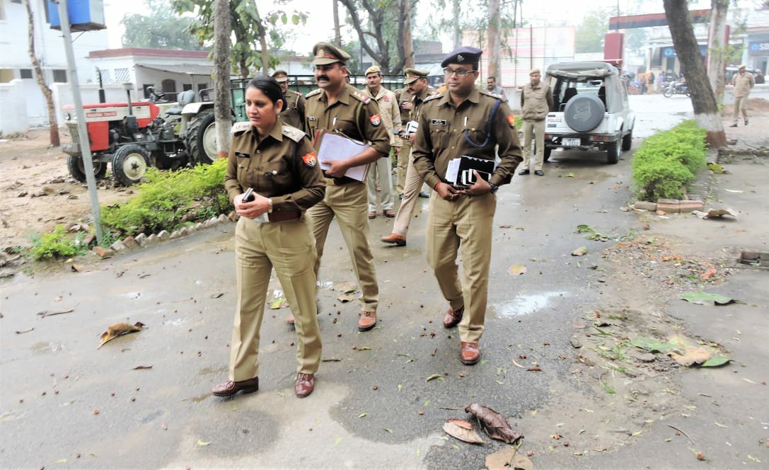 पुलिस अधीक्षक द्वारा सर्किल मितौली के तीनों थानों मितौली, मैगलगंज व नीमगांव के समस्त विवेचकों का आदेश कक्ष के दौरान लंबित विवेचनाओं की गयी समीक्षा | New India Times