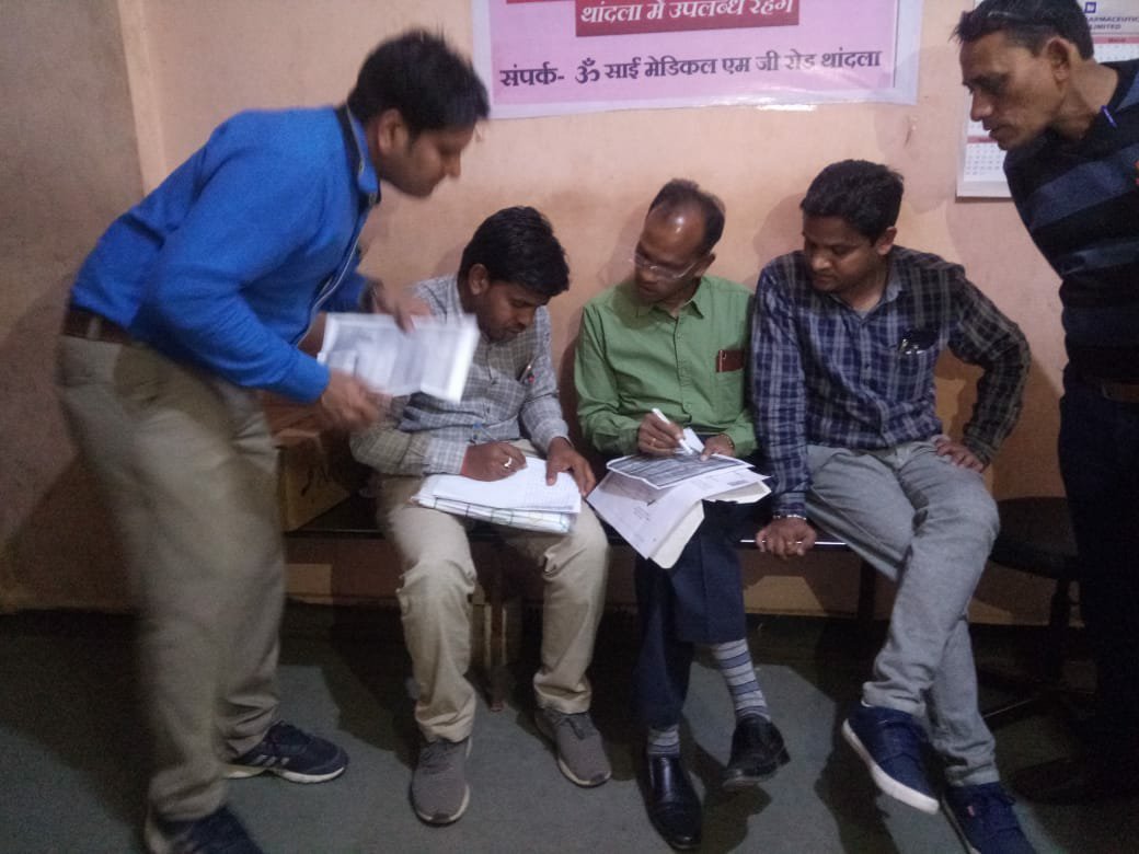 थांदला स्वास्थ्य विभाग की छापेमार कार्यवाही से फर्जी झोलाछाप डॉक्टर अपने क्लीनिक बंद कर भागे | New India Times