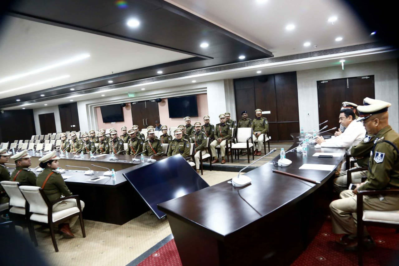 वर्दी का सम्मान करें और आलोचनाओं की चिंता न करें: मुख्यमंत्री कमल नाथ | New India Times