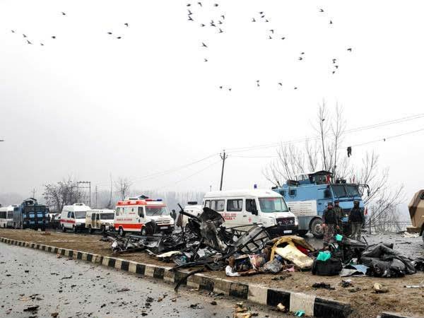 कश्मीर के पुलवामा में सभी शहीद जवानों को अश्रुपूर्ण श्रध्दांजलि, परिवार के साथ हार्दिक संवेदनाएं। कब तक सुनें हम - शहीदों की क़ुर्बानी बेकार नहीँ जायेगी, आख़िर कब तक......? | New India Times