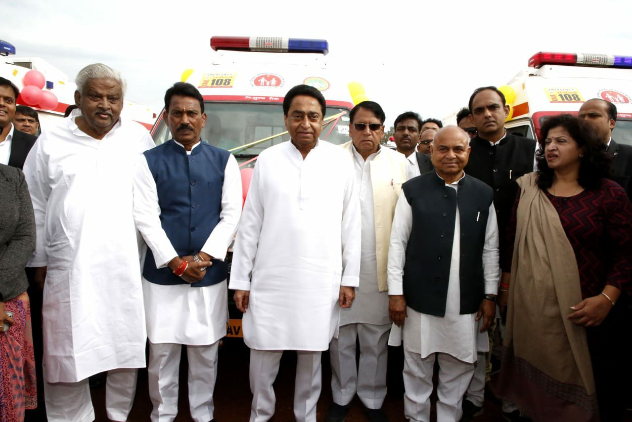 मुख्यमंत्री कमलनाथ ने 40 नई 108 एंबुलेंस को हरी झण्डी दिखाकर किया रवाना | New India Times