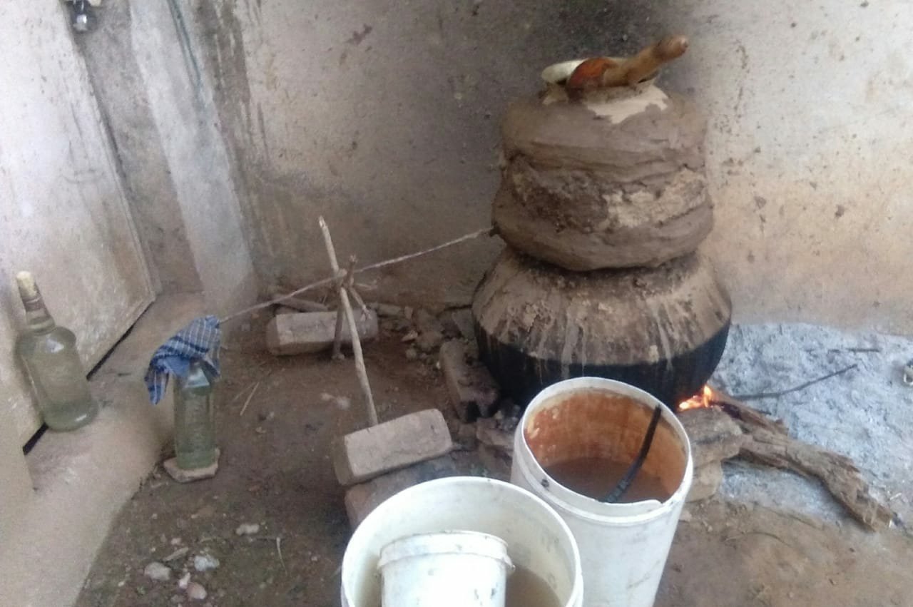 झाबुआ जिला में आबकारी विभाग का कार्य करनी पड़ती है पुलिस को, आबकारी अमले पर शराब माफियाअों के साथ मिलीभगत का आरोप | New India Times