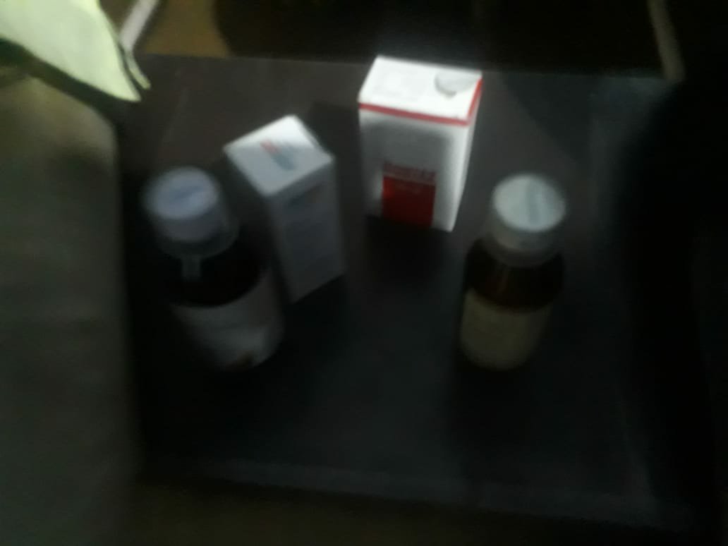 बहराइच जिला अस्पताल के सीएमएस ने वार्ड में दवा लिखते दलाल को रंगे हाथों पकड़ कर किया पुलिस के हवाले | New India Times