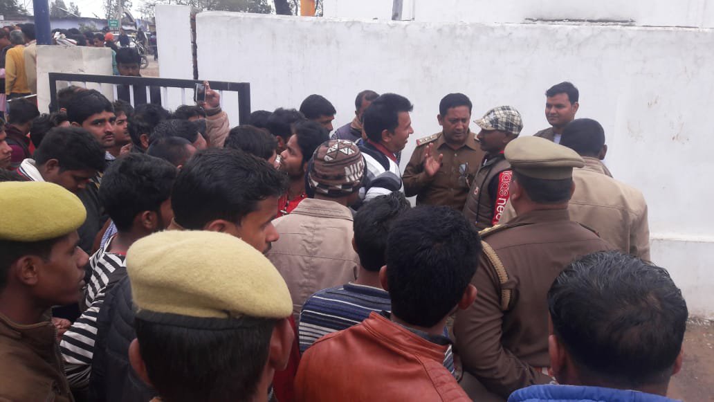 देश में जहां सेना के जवान दे रहे हैं अपना बलिदान वहीं बहराइच में हो रहा है सैनिकों का अपमान, बहराइच जिला के पयाग पुर थाने में एक फौजी को सिपाही ने मारा थप्पड़ | New India Times