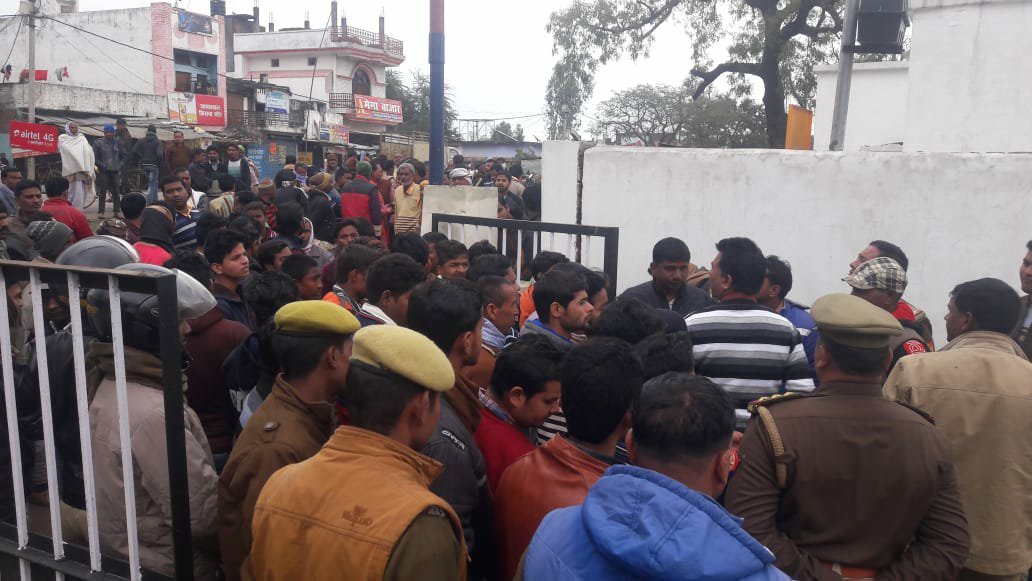 देश में जहां सेना के जवान दे रहे हैं अपना बलिदान वहीं बहराइच में हो रहा है सैनिकों का अपमान, बहराइच जिला के पयाग पुर थाने में एक फौजी को सिपाही ने मारा थप्पड़ | New India Times