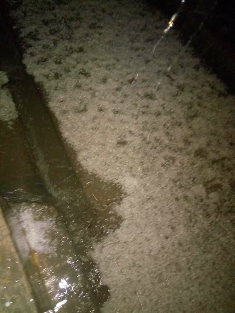 उत्तर प्रदेश में बिगड़ा मौसम का मिजाज, किसानों के अरमानों पर फिरा पानी, बारिश के साथ हुई ओलावृष्टि | New India Times