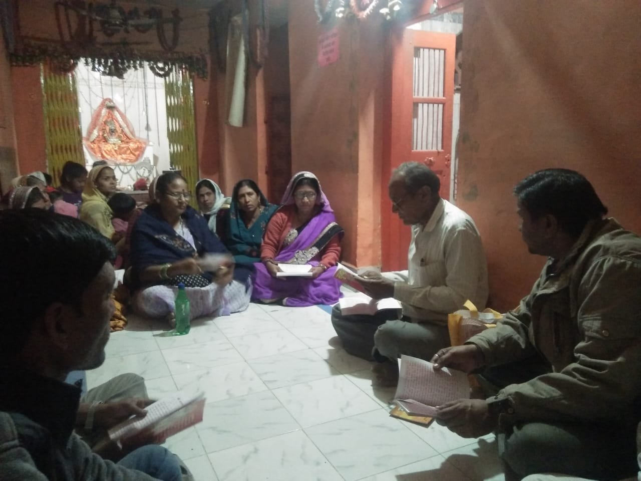 भारत के वीर जवानों को शक्ति प्रदान करने के लिए राष्ट्रीय हिंगलाज सेना बरघाट ने सामूहिक हनुमान चालीसा व आरती का किया आयोजन | New India Times