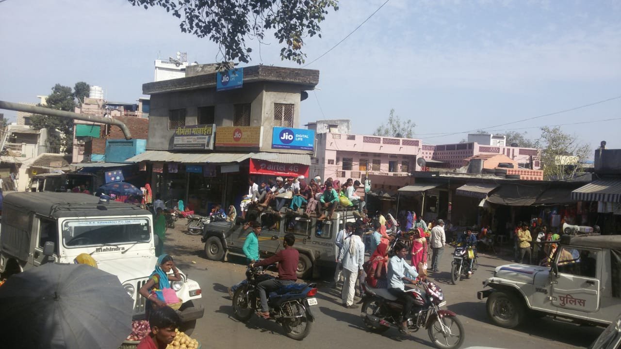 कुशलगढ एसडीएम सुमन मीणा ने लाईसेंस प्राप्त शराब की दुकानों पर अचानक मारा छापा | New India Times