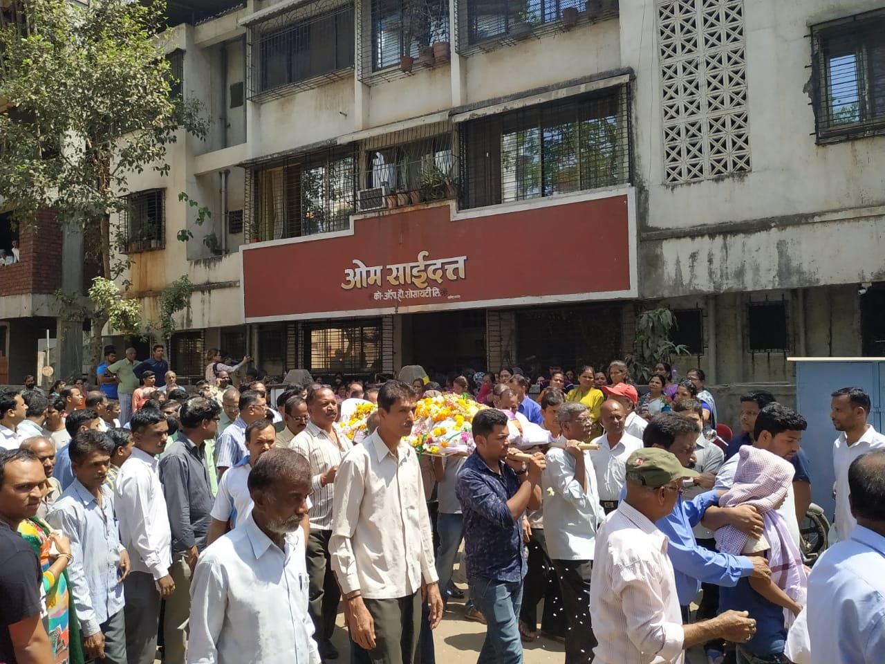 मुंबई सीएसटी पुल हादसे में डोंबिवली की तीन सहेलियों की मौत, डोंबिवली शहर में फैली शोक की लहर | New India Times