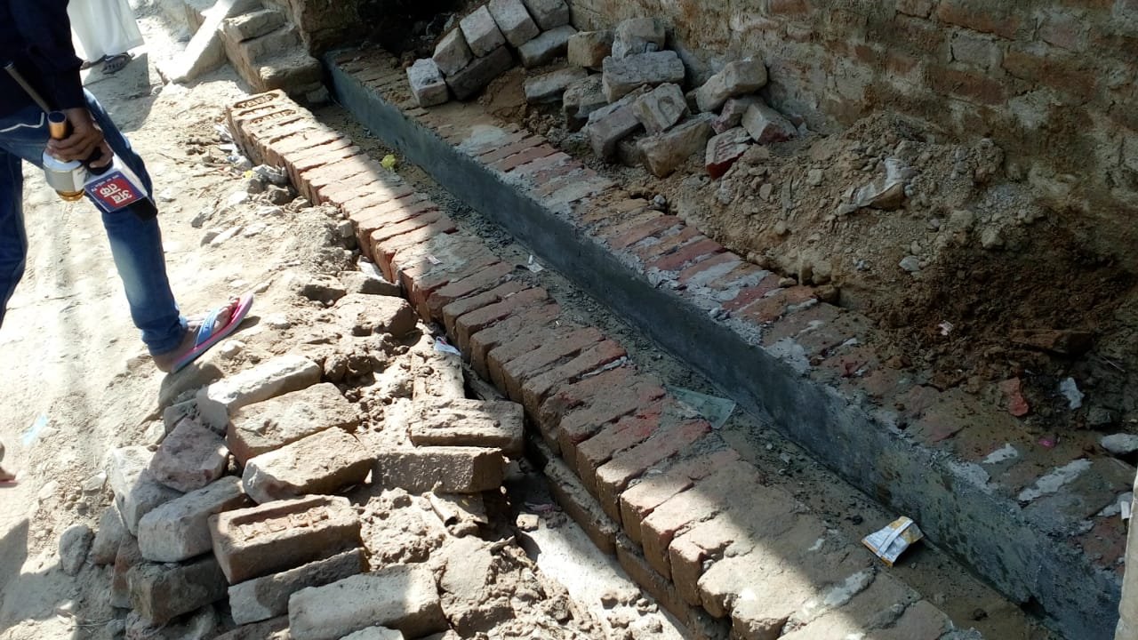 बरवर कस्बा फंसता जा रहा भ्रष्टाचार के दलदल में, निर्माण कार्य में किया जा रहा पुरानी ईटों का इस्तेमाल | New India Times