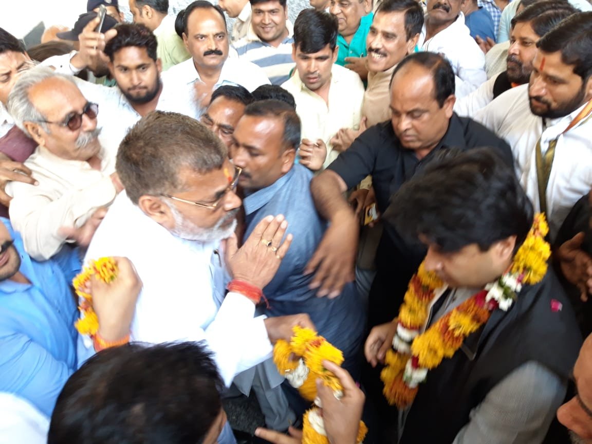 कांग्रेस के महामंत्री श्री राजेन्द्र सिंह नाती ने ग्वालियर रेलवे स्टेशन पर किया ज्योतिरादित्य सिंधिया का भव्य स्वागत | New India Times