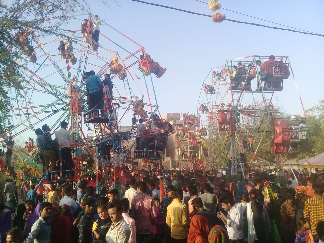 शीतला माता मंदिरों पर उमड़ा आस्था का सैलाब, रात से ही उमड़ने लगी थी श्रद्धालुओं की भीड़ | New India Times