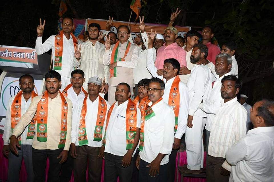 कांग्रेस को लगा करारा झटका: 200 से अधिक पुराने कांग्रेसी कार्यकर्ता हुए भाजपा में शामिल | New India Times