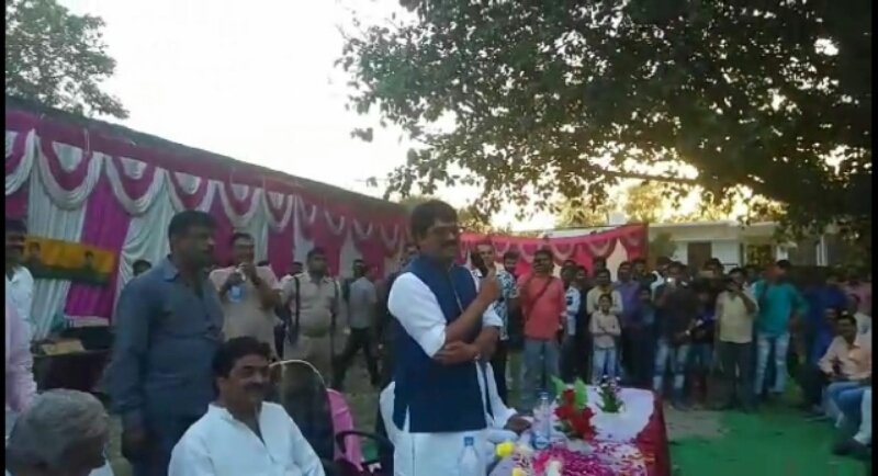 जनसत्ता दल लोकतांत्रिक के अध्यक्ष राजा भैया ने पार्टी के लोकसभा प्रत्याशी अक्षय प्रताप सिंह गोपाल के समर्थन में किया कार्यकर्ता सम्मेलन को संबोधित | New India Times