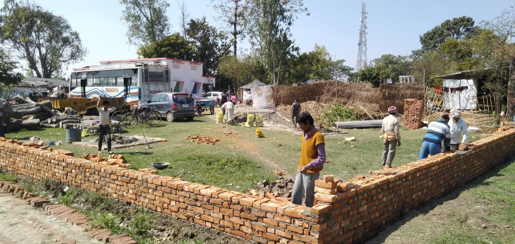 दबंगई से पुलिस द्वारा सरकारी जमीन पर किया जा रहा है कब्जा, शिकायत के बावजूद उच्च अधिकारी रहे मौन, विधायक ने रुकवाया निर्माण कार्य | New India Times