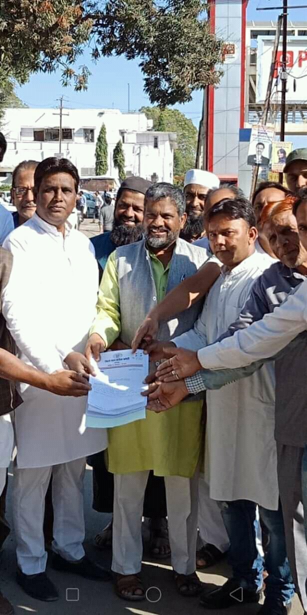 बोगदा पुल कलारी की शिफ्टिंग की मांग को लेकर कांग्रेस कार्यकर्ताओं के साथ स्थानीय निवासियो ने दिया भोपाल कलेक्टर को ज्ञापन | New India Times