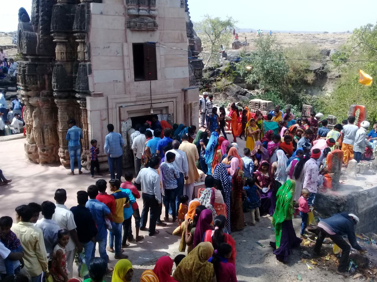 महा शिवरात्रि पर उमड़ा आस्था का जन सेलाब, हजारों भक्तों ने लिया भगवान भोलेनाथ के दर्शन का लाभ | New India Times