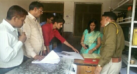 कुशलगढ एसडीएम सुमन मीणा ने लाईसेंस प्राप्त शराब की दुकानों पर अचानक मारा छापा | New India Times