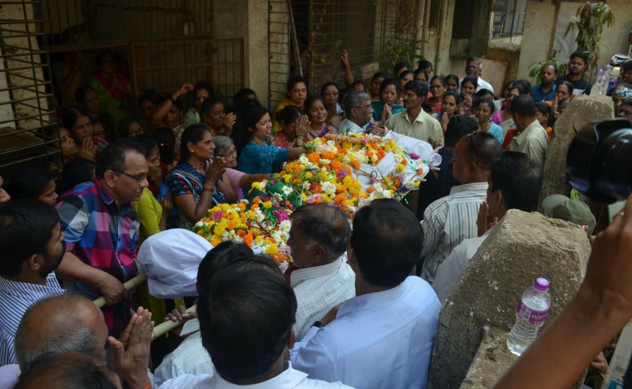 मुंबई सीएसटी पुल हादसे में डोंबिवली की तीन सहेलियों की मौत, डोंबिवली शहर में फैली शोक की लहर | New India Times