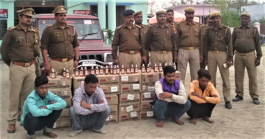 लोकसभा चुनाव के मुद्देनजर चेकिंग अभियान के दौरान बड़ी मात्रा में अवैध शराब व नगदी के साथ चार गिरफ्तार | New India Times