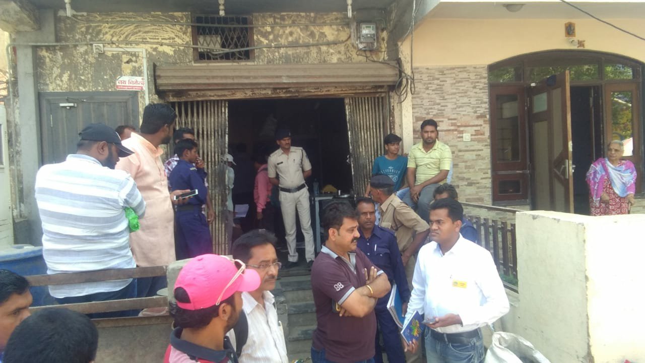 जैन रेस्टोरेंट के गोडाउन से घरेलू गैस सिलेंडर का जखीरा बरामद | New India Times