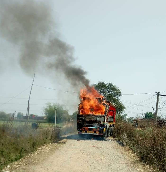 होली के हुड़दंग में बुझ गया एक घर का चिराग, आक्रोशित लोगों ने ट्रक को किया आग के हवाले | New India Times