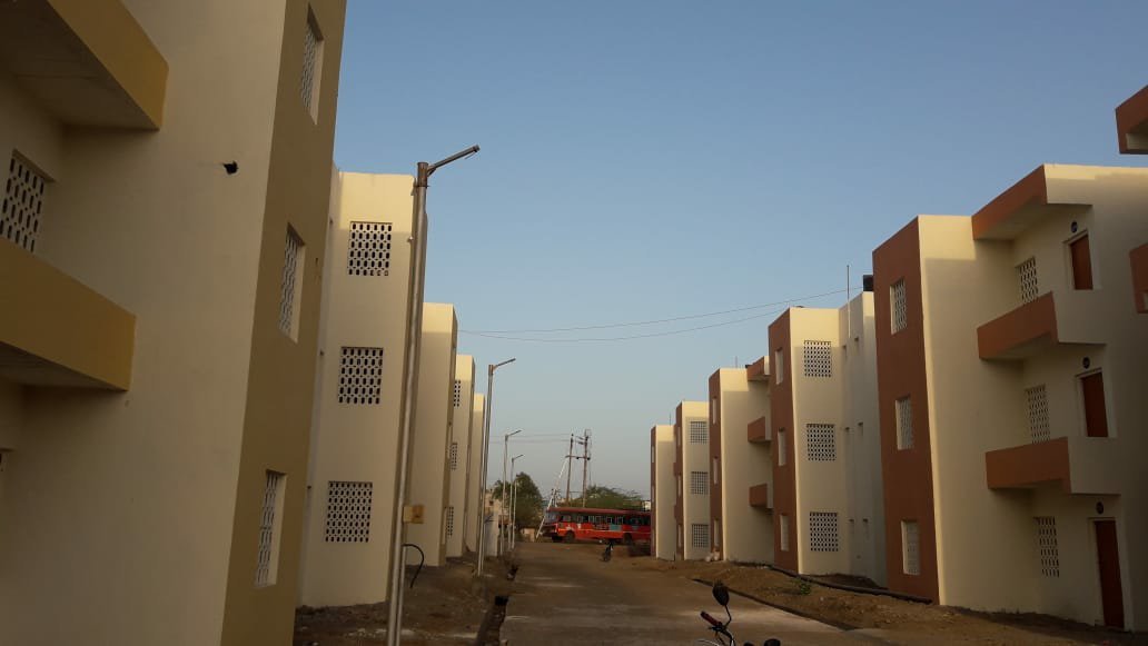 प्रधानमंत्री आवास योजना के लाभार्थी लाइट और पानी ना होने के कारण हैं परेशान, कलेक्टर को सौंपा गया ज्ञापन | New India Times