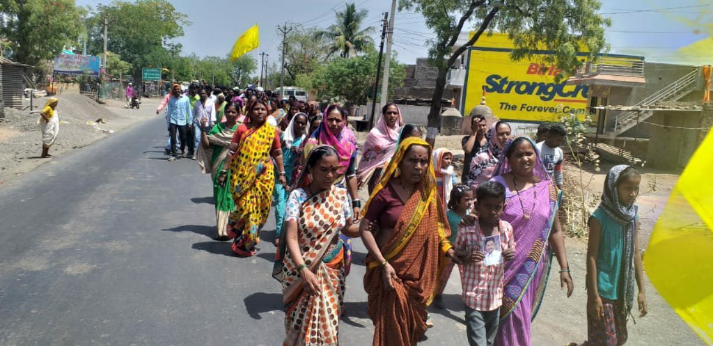 वाकडी अपहरण कांड: मातंग समाज के लोगों ने किया रास्ता रोको आंदोलन 3 वाकडी अपहरण कांड: मातंग समाज के लोगों ने किया रास्ता रोको आंदोलन | New India Times