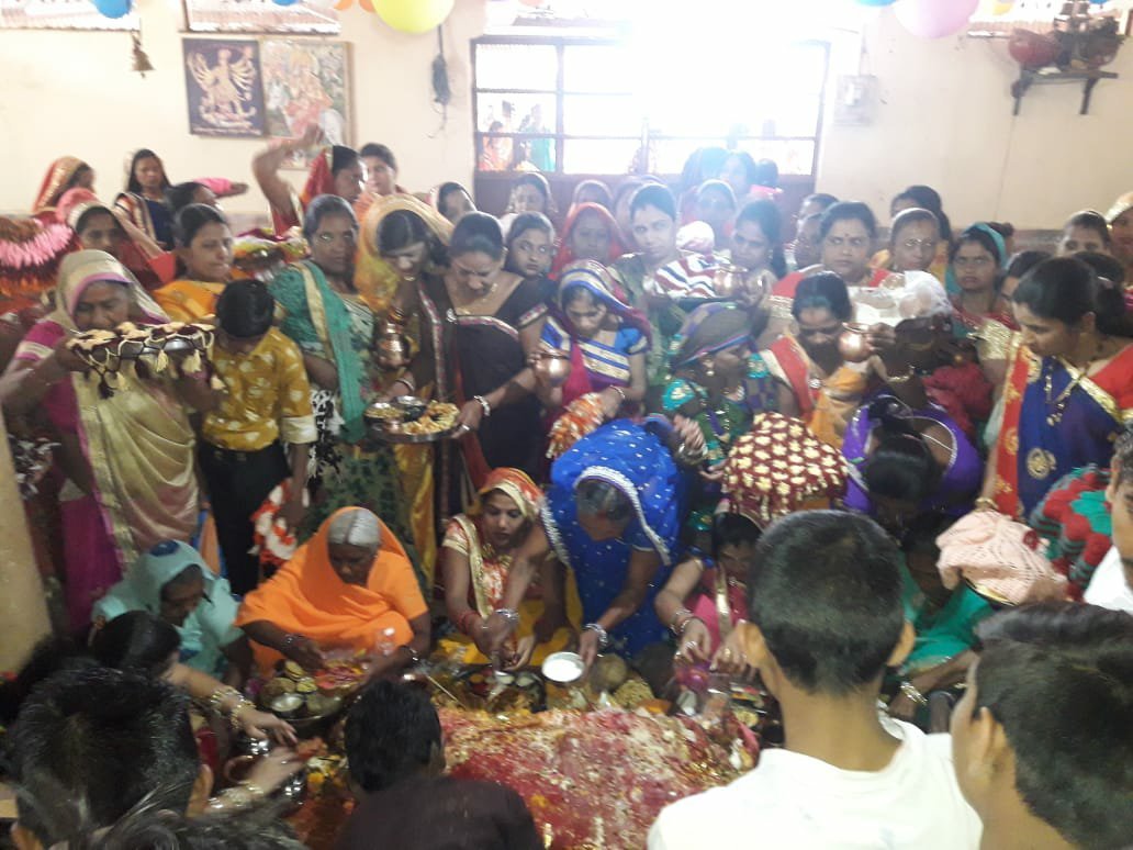 शीतला माता मंदिरों पर उमड़ा आस्था का सैलाब, रात से ही उमड़ने लगी थी श्रद्धालुओं की भीड़ 2 शीतला माता मंदिरों पर उमड़ा आस्था का सैलाब, रात से ही उमड़ने लगी थी श्रद्धालुओं की भीड़ | New India Times