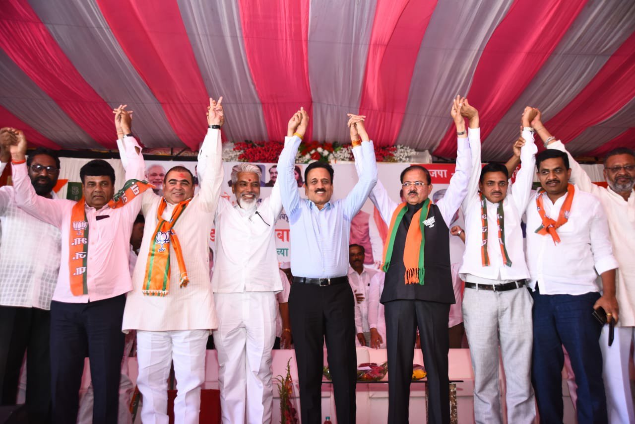 डॉ भामरे 2 लाख के अंतर से जीतेंगे: गिरीश महाजन, पार्टी प्रमुख के आदेश के अनुसार गठबंधन के लिए तैयार शिवसैनिक: दादा भूसा | New India Times