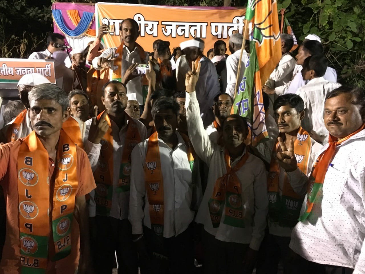 कांग्रेस को लगा करारा झटका: 200 से अधिक पुराने कांग्रेसी कार्यकर्ता हुए भाजपा में शामिल | New India Times