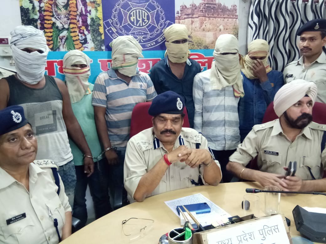 ट्रक चालक से लूटमार करने वाले 6 लुटेरे गिरफ्तार, 1 लाख 21 हजार रुपये की नगदी सहित लूट में प्रयुक्त कार जप्त | New India Times