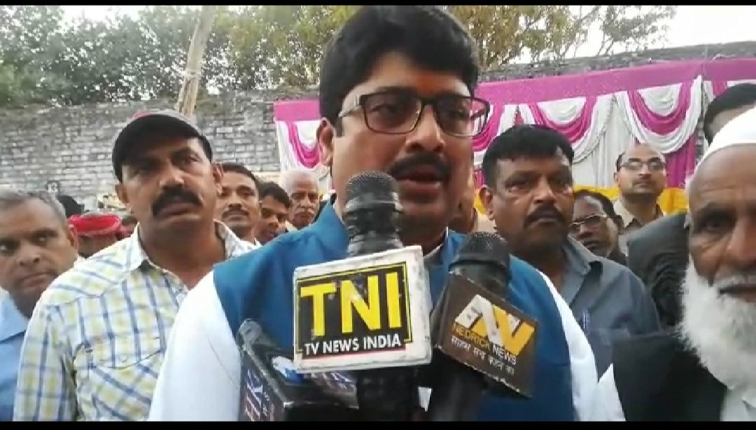 जनसत्ता दल लोकतांत्रिक के अध्यक्ष राजा भैया ने पार्टी के लोकसभा प्रत्याशी अक्षय प्रताप सिंह गोपाल के समर्थन में किया कार्यकर्ता सम्मेलन को संबोधित | New India Times