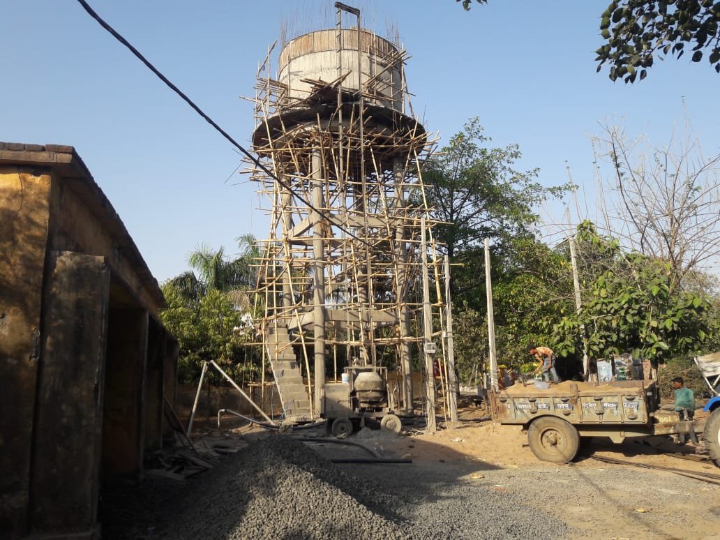 ग्राम पंचायत छिदली में लगभग 80 लाख की लागत से हो रहे पानी टंकी निर्माण व पाईप लाईन कार्य किया जा रहा है गुणवत्ताहीन | New India Times