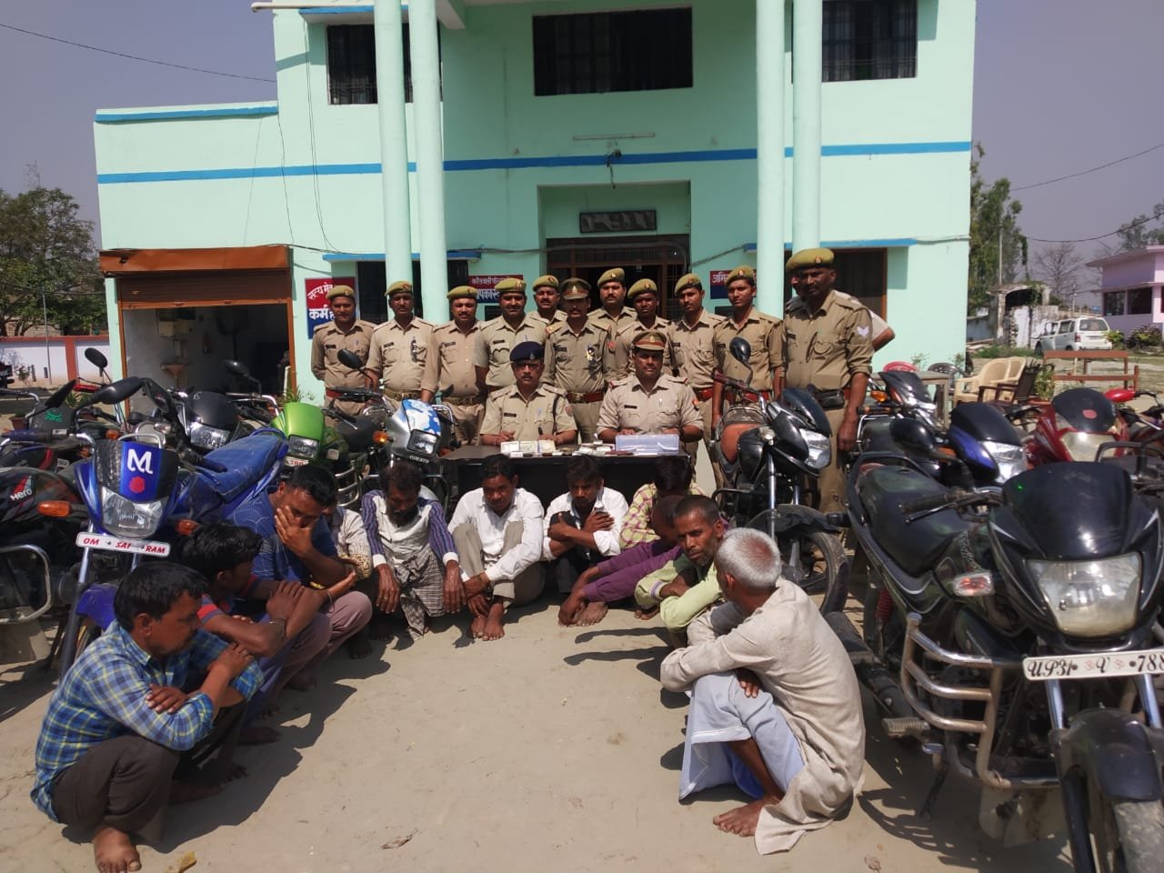 जुआ खेलते हुए 11 जुआरी गिरफ्तार | New India Times