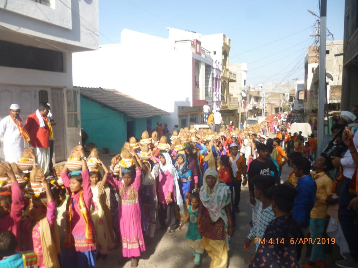 पटलिया समाज की चुनरी यात्रा में उमड़ा जनसैलाब, माता को चढ़ाई गई 201 मीटर लंबी चुनरी | New India Times