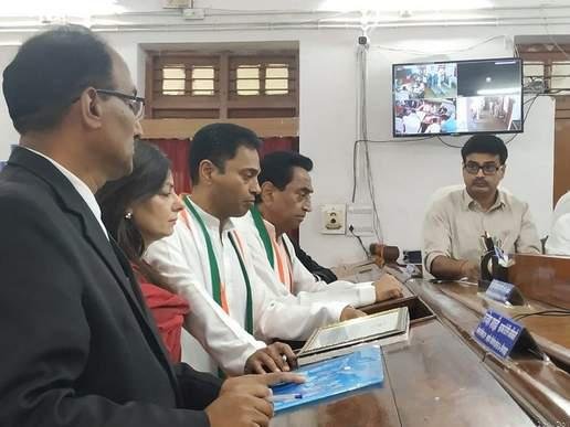 कमलनाथ ने विधानसभा उपचुनाव और उनके पुत्र नकुल नाथ ने लोकसभा चुनाव के लिए छिंदवाड़ा से भरा पर्चा | New India Times