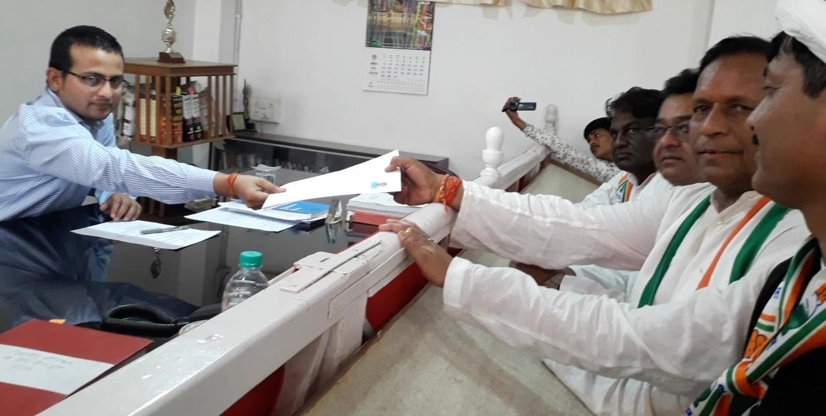 दमोह लोकसभा क्षेत्र से कांग्रेसी प्रत्याशी प्रताप लोधी ने दाखिल किया नामांकन पत्र | New India Times