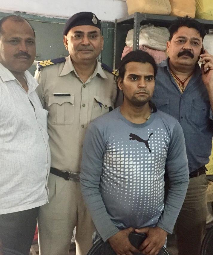 तलवार सहित शातिर बदमाश गिरफ्तार | New India Times
