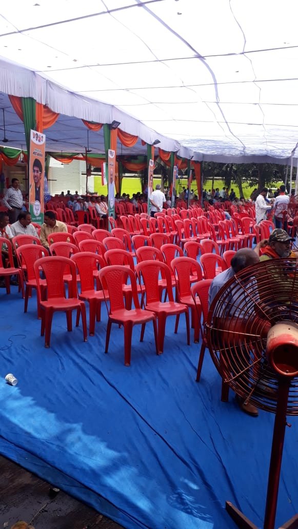 भिवंडी के नाराज उत्तर भारतीय मतदाताओं को मनाने में पसीने पसीने हो रही है भाजपा, मनोज सिन्हा और मनोज तिवारी की सभा में नहीं जुटी भीड़ | New India Times