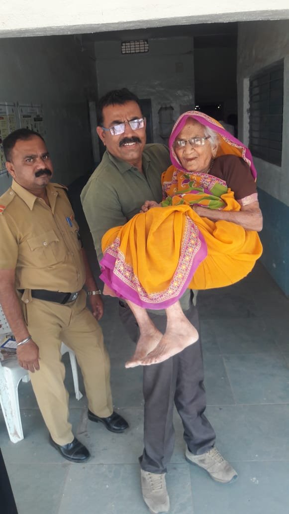 तीसरे चरण में जलगांव के दो लोकसभा सीटों के लिए हुए मतदान में लगभग 52 प्रतिशत हुआ वोटिंग, भुसावल में प्राइवेट कार से बरामद की गयीं दो EVM मशीनें | New India Times