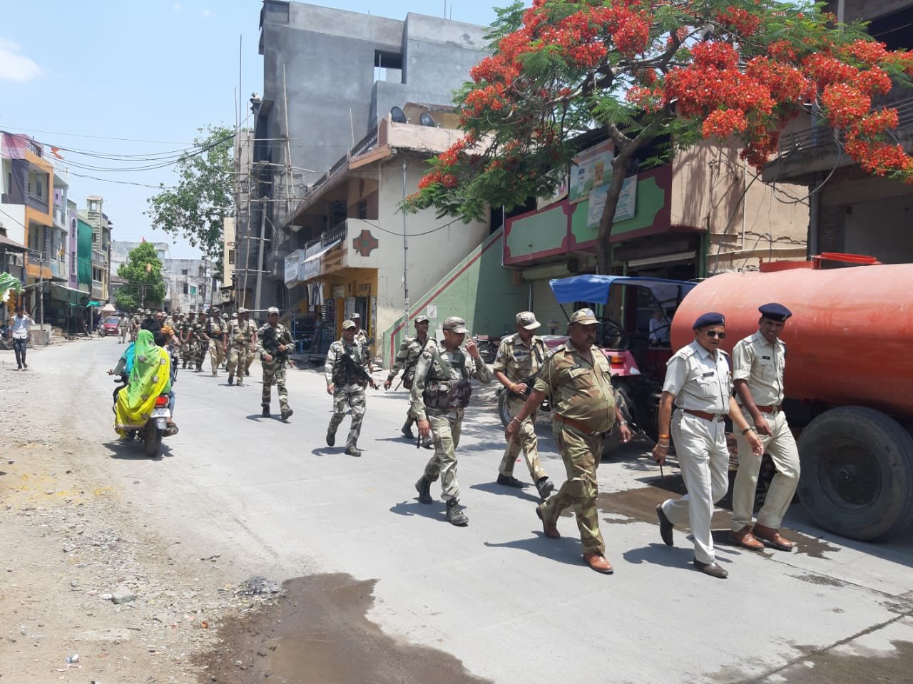 लोकसभा निर्वाचन 2019 के दृष्टिगत तिरला नगर मेें किया गया फ्लैग मार्च | New India Times