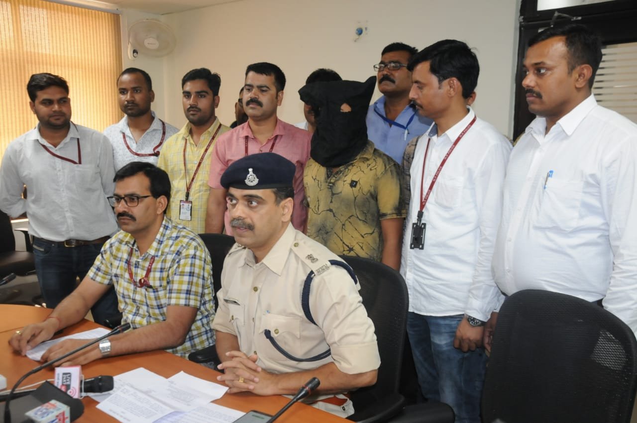 अवैध मादक पदार्थों की तस्करी करते हुए चार शातिर बदमाश गिरफ्तार, लगभग 35 लाख रुपये की स्मैक बरामद | New India Times