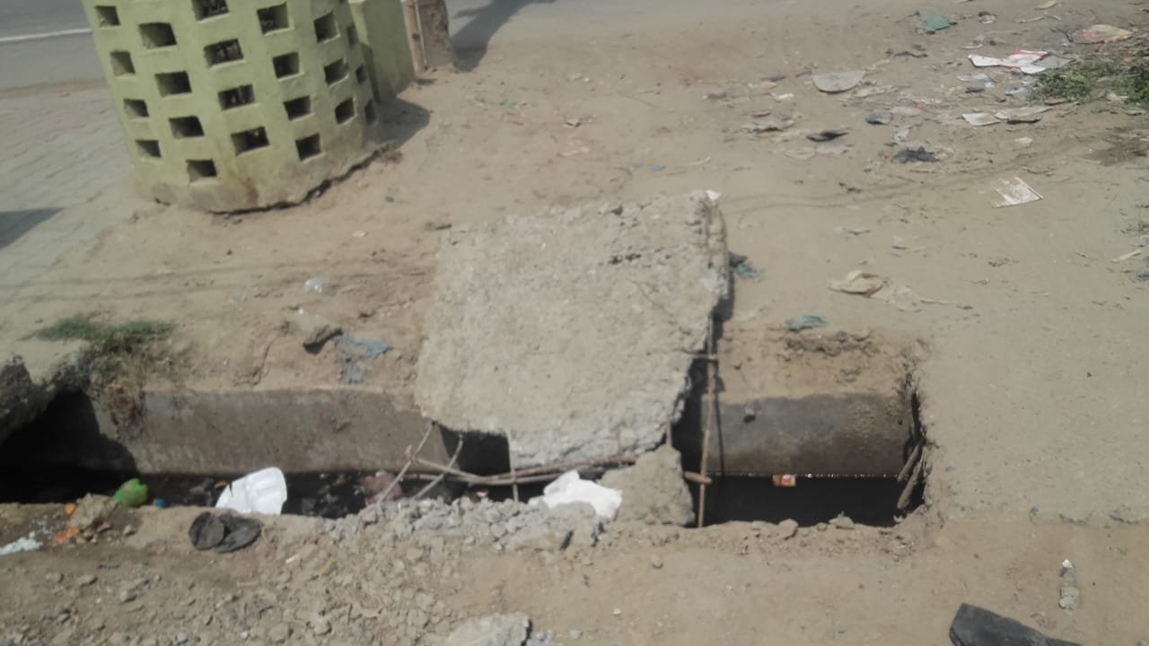 विकास कार्य से वंचित विकास खण्ड सदर की ग्राम पंचायत राजापुर पिपरिया में सफाई कर्मी नदारद, जगह-जगह लगा कूड़े का अंबार | New India Times