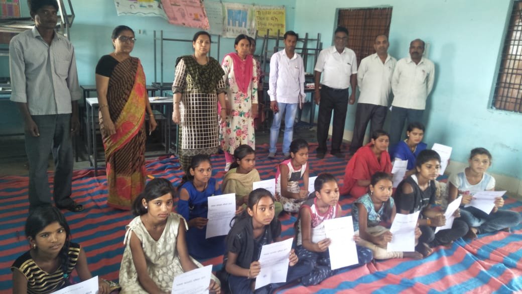 "बालहट" जिद है के तहत छात्राओं द्वारा मतदान के लिए पालकों को पत्र लेखन | New India Times